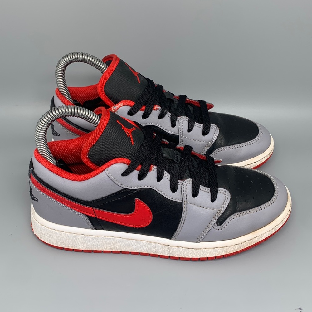 Jordan 1 Low Gray Red Shoes 553560-060 Youth Sz 4Y‎ Women's Sz 5.5
